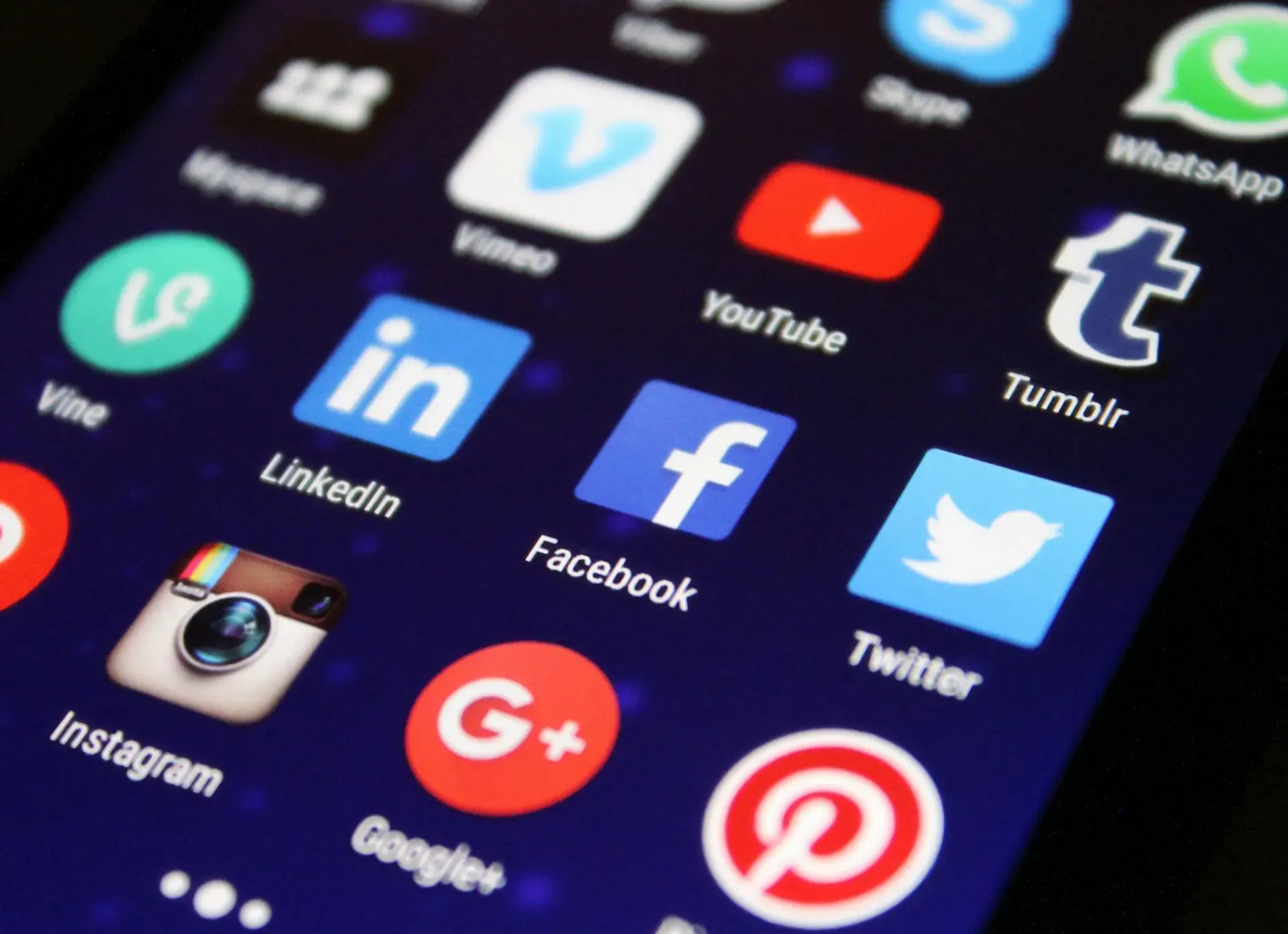 9+ Inspiring Hybrid App Examples You Must Know About in 2026